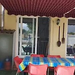 Mariana Villa *