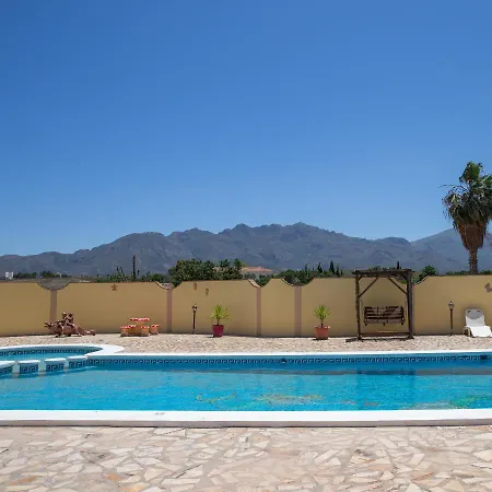 Mariana Villa *