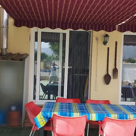Mariana Villa *