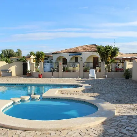 Mariana Villa *